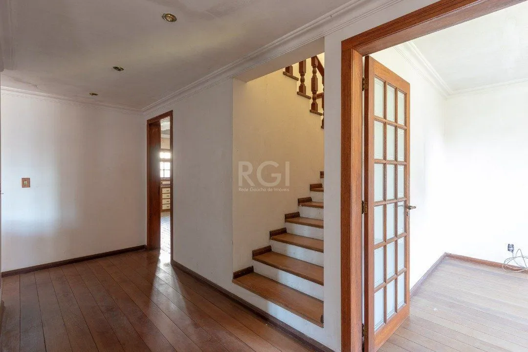 Imagem Casa para Venda - 460m², 4 dormitórios, sendo 1 suites, 4 vagas - Cristal