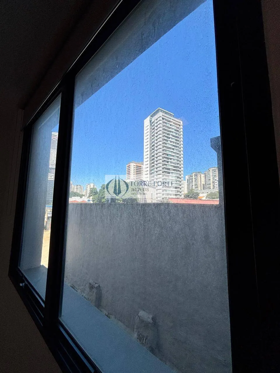 Imagem Ótima sala comercial com 32 m², 2 banheiros, 1 vaga de garagem na Perdizes.
