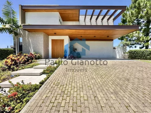 Imagem Casa de Luxo no Condomínio Alphaville Granja Viana