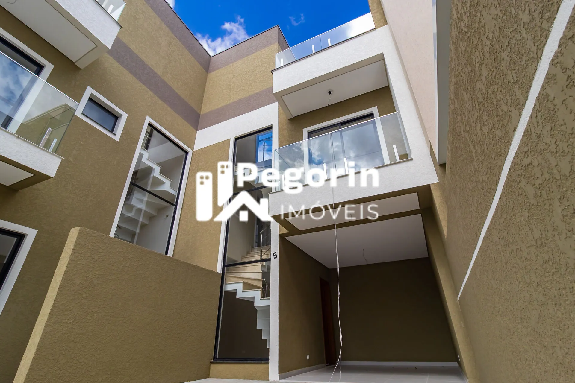 Imagem Sobrado à venda em Curitiba, Uberaba, com 3 quartos, 107,00m²