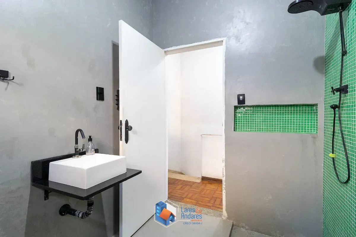 Imagem Sobrado para venda em Chácara Inglesa com 4 quartos, sendo 1 suíte, 181m²