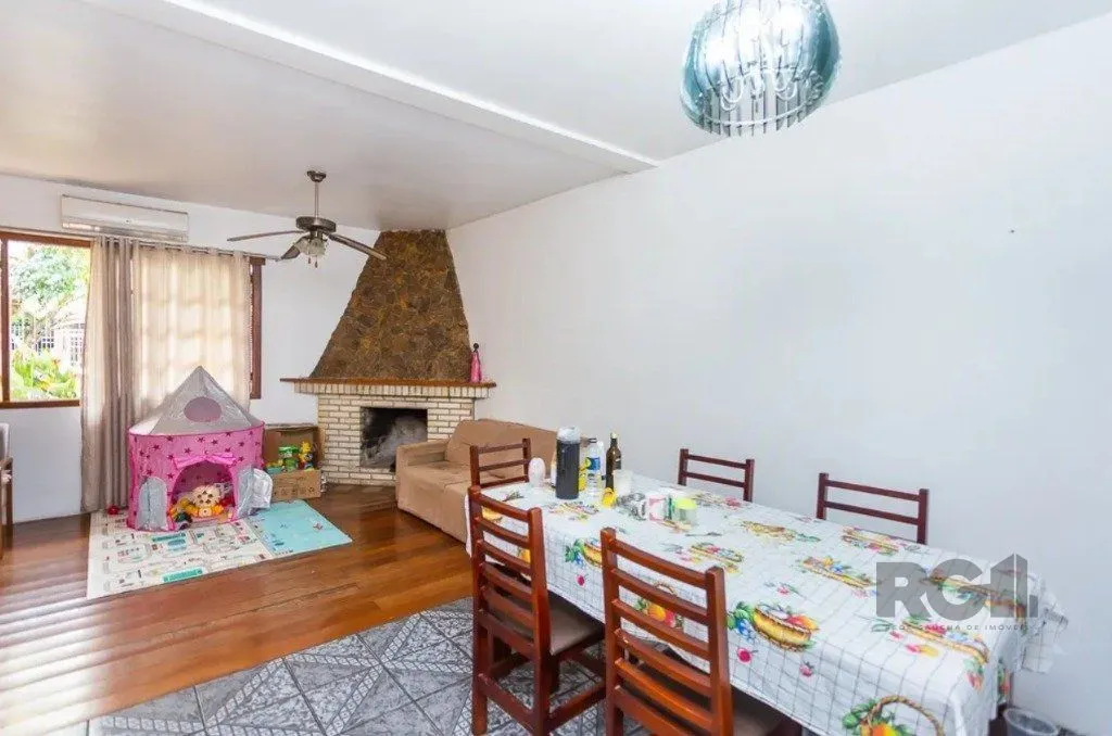 Imagem Casa 160m², 3 dormitórios, 4 vagas no bairro Cristo Redentor