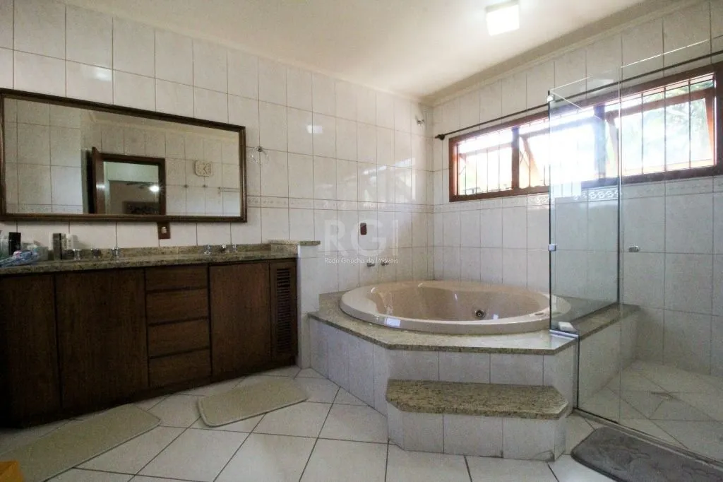 Imagem Casa Com 4 dormitórios para Comprar , 350 m²- Chácara das Pedras - Porto Alegre
