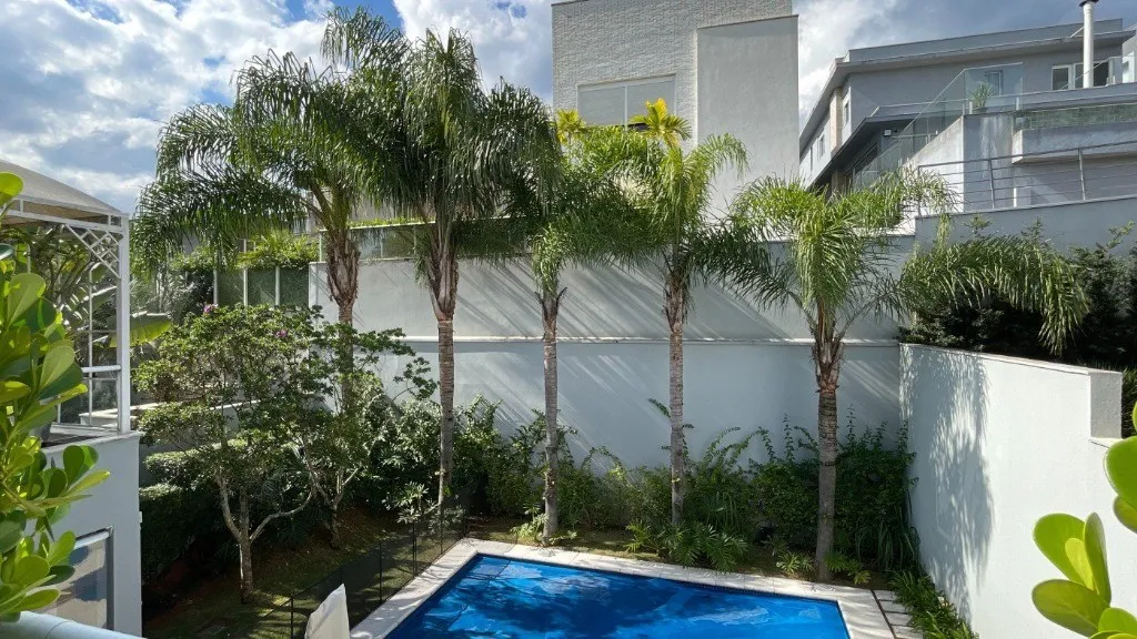 Imagem Imperdível casa em condomínio de luxo no Residencial Tamboré 10 em Santana de Parnaíba-SP: 4 quartos, 4 suítes, 5 banheiros, 4 vagas, 566m²!