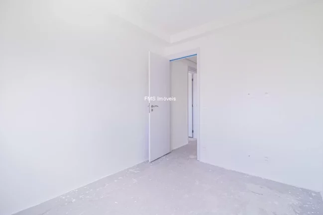 Imagem Apartamento à venda na Vila Mariana com 4 quartos sendo 2 suítes, 2 vagas de garagem.