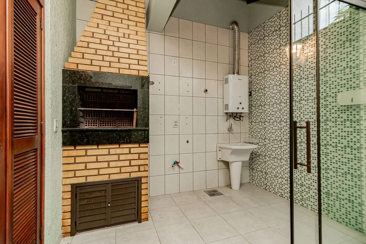 Imagem Oportunidade em Ipanema: Casa em Condomínio Fechado com Suíte Master, Hidromassagem e Alto Padrão