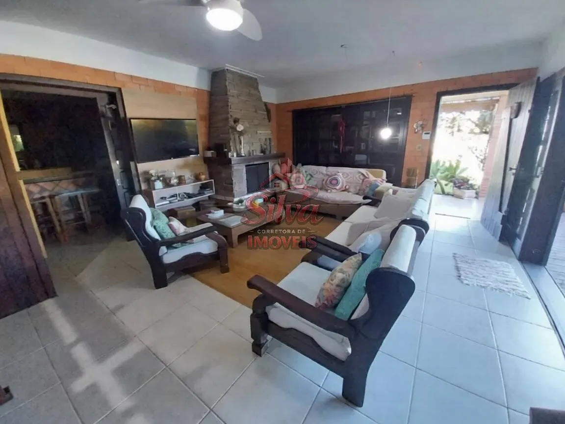 Imagem C1221| Casa 4 dormitórios com 2 suítes e piscina