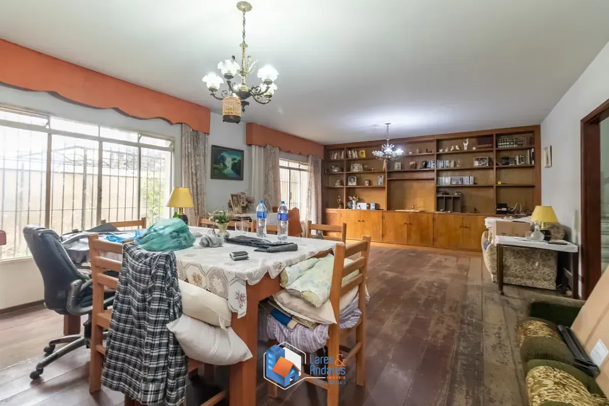 Imagem Sobrado para venda em Conjunto Residencial Jardim Canaã com 4 quartos, sendo 1 suíte, 382m²