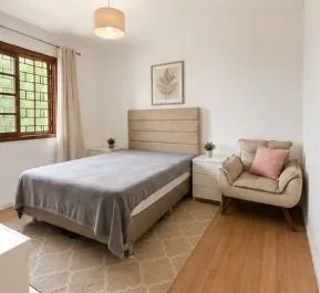Imagem Casa 4 domitorios sendo uma suite com 6 vagas em 195m2 no bairro Guaruja.