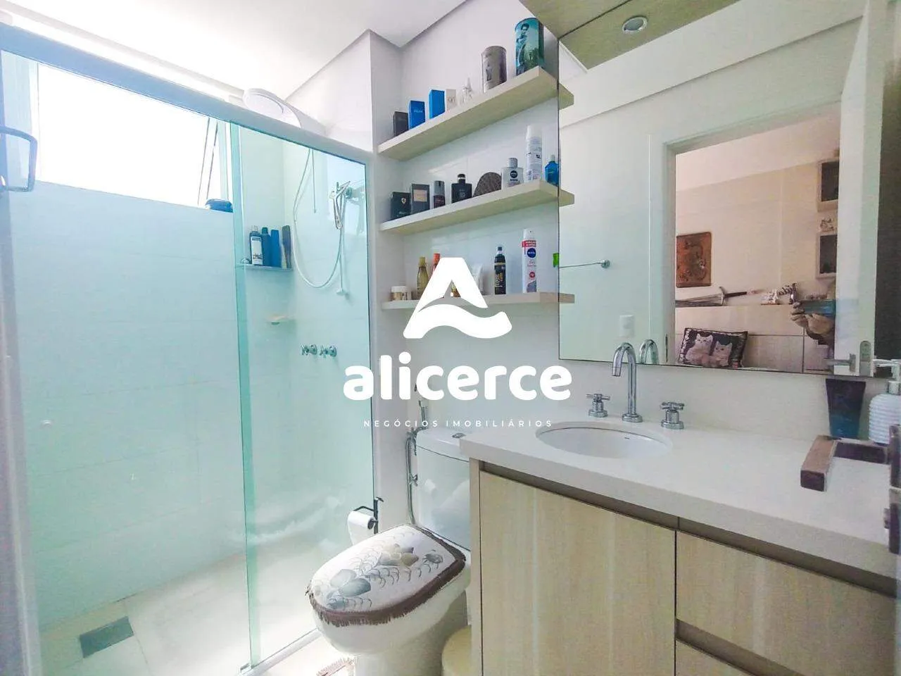 Imagem Apartamento à venda com 3 quartos 2 suítes, 137,3m² em Estreito Florianópolis