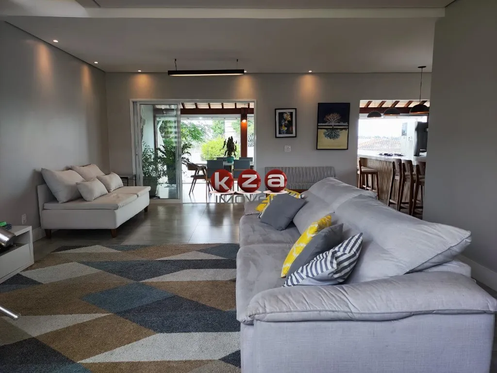 Imagem Imperdível! LInda Casa em condomínio na cidade de Valinhos-SP, : 3 quartos, 1 suíte, 2 salas, 2 banheiros, 2 vagas de garagem, 210m².