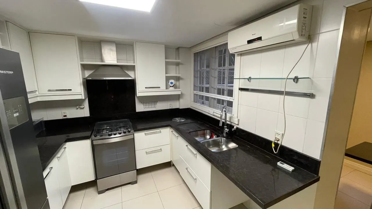 Imagem Casa de Condomínio em Chácara das Pedras
