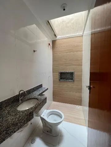 Imagem VENDA DE SOBRADO NO JARDIM AMAZONAS, EM ITAQUAQUECETUBA/SP, 65m² com 2 quartos, quintal gramado, churrasqueira e 02 vagas para auto. CONSULTE-NOS.