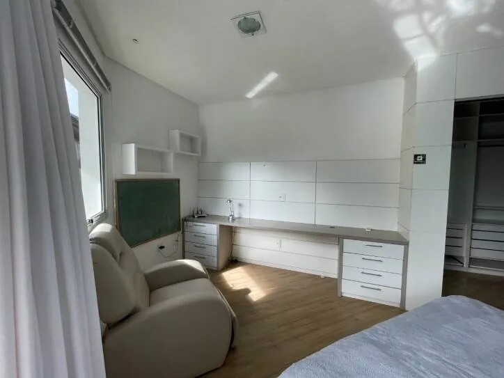 Imagem Casa com 4 dormitórios para alugar- Jurerê - Florianópolis/SC