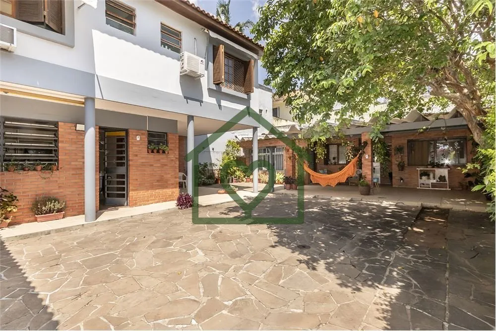 Imagem Casa de rua com 4 DORMITÓRIOS, 2 suítes, 4 vagas e 210m² de área privativa, no bairro Três Figu...
