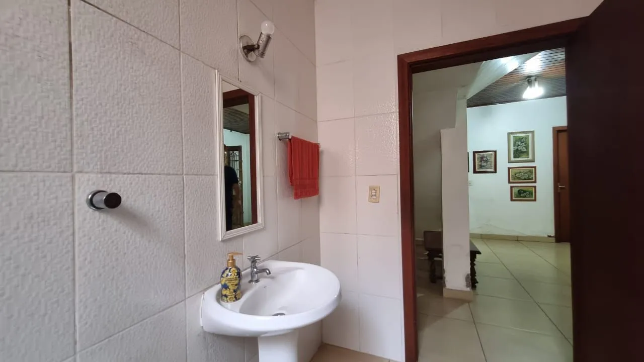 Imagem Casa estilo sobrado para venda de 3 dormitórios com 2 vagas de garagem no bairro Cidade Baixa em Porto Alegre/RS.
