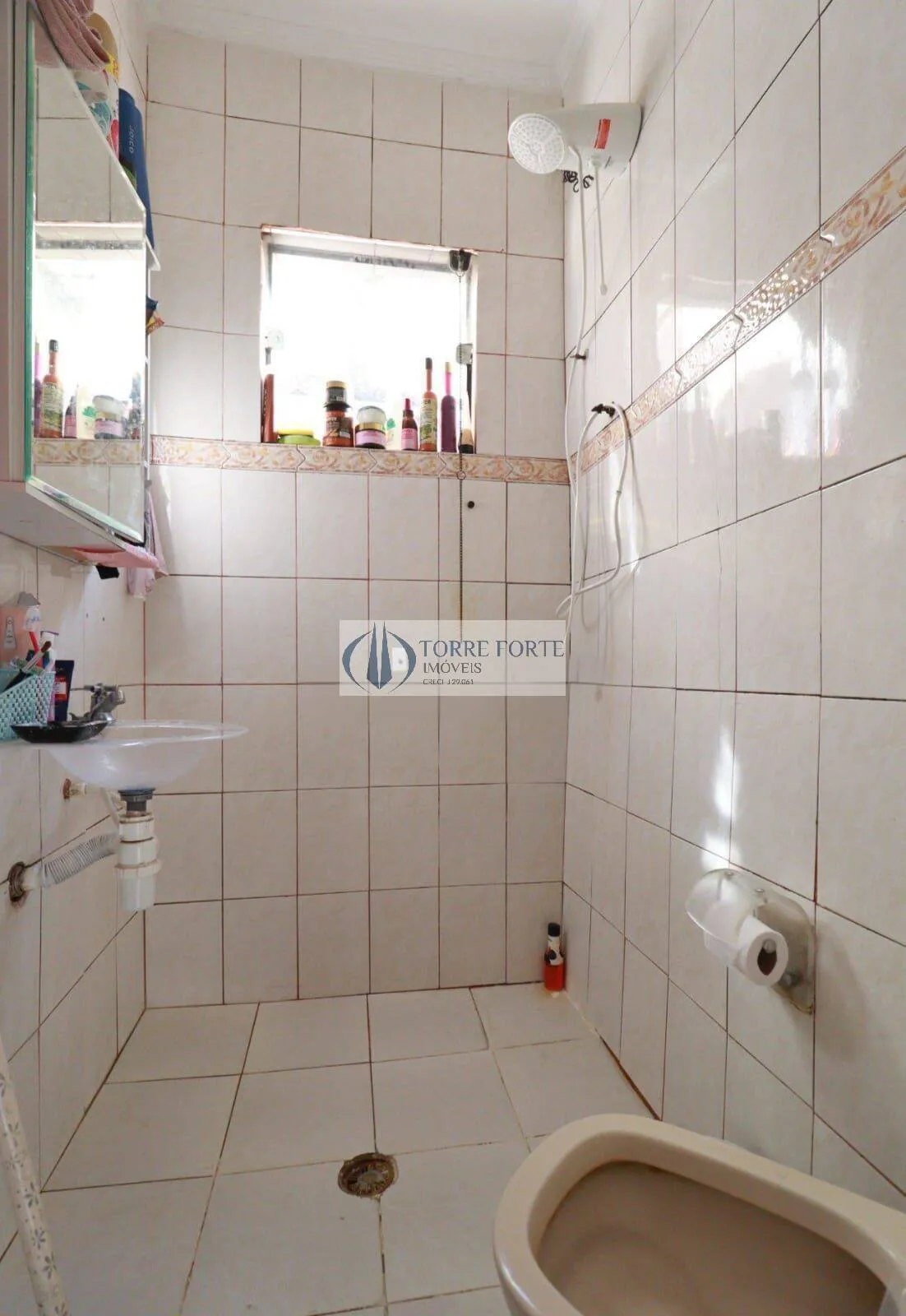 Imagem Ótima casa , 3 dormitorios,1 suíte , 2 vagas com uma edícula nos fundos