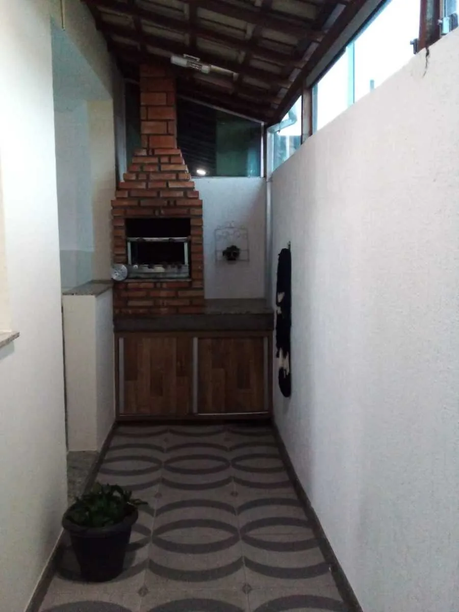 Imagem Casa duplex à venda, 3 quartos, 1 suíte, 2 vagas, Localização Privilegiada - Santa Luzia/MG
