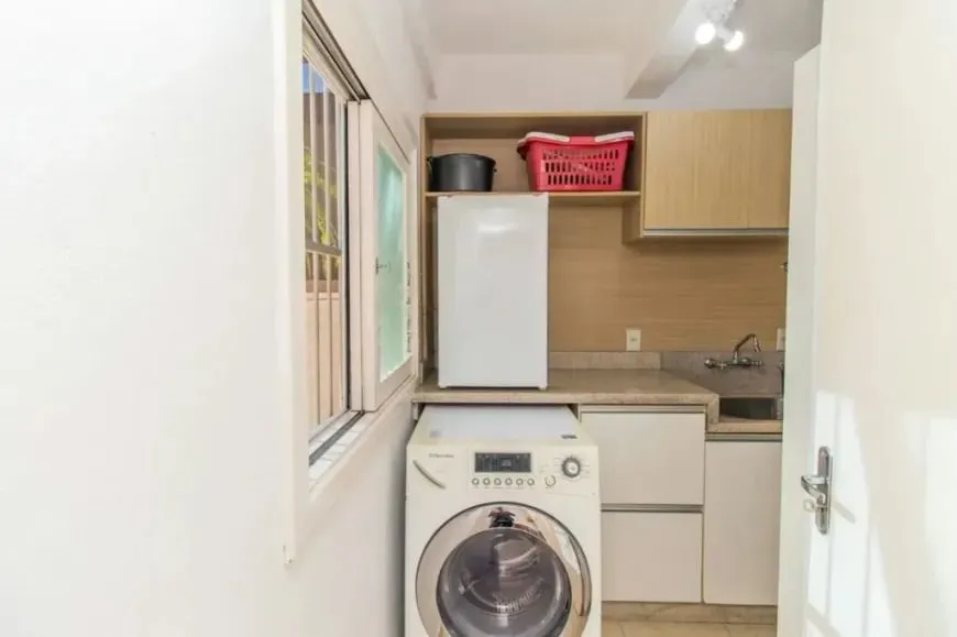 Imagem Casa com piscina, 3 suítes, desocupada, Rua Leite de Castro- Jardim Itu Sabará