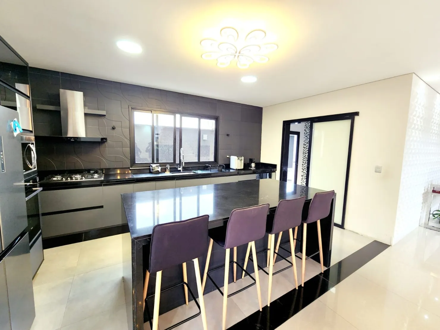 Imagem Casa à venda 4 Quartos, 2 Suites, 2 Vagas, 300M², Piracangaguá, Taubaté - SP | Condomínio Ouroville