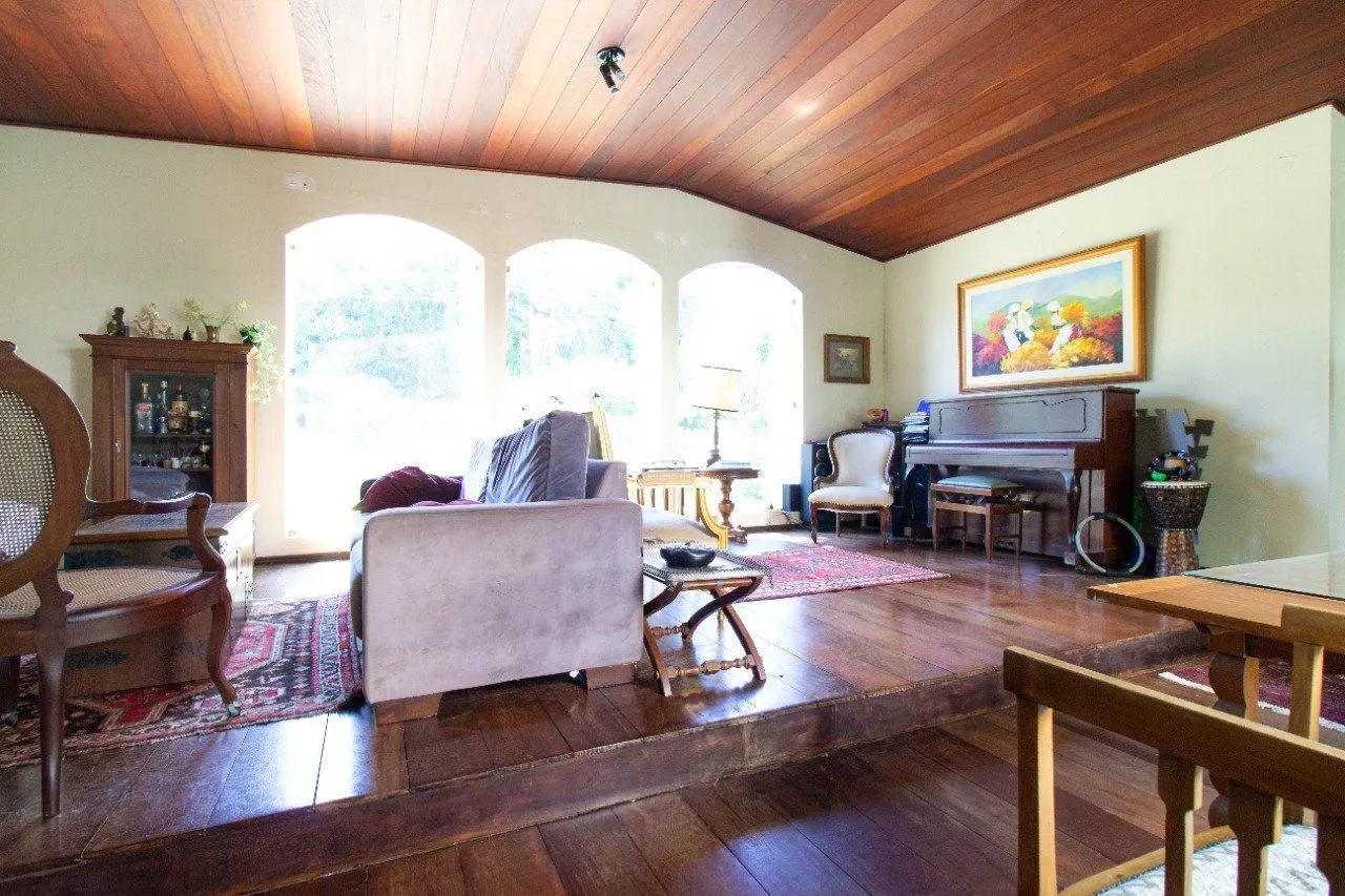 Imagem Casa para Venda - 422m², 6 dormitórios, sendo 2 suites, 5 vagas - Vila Assunção