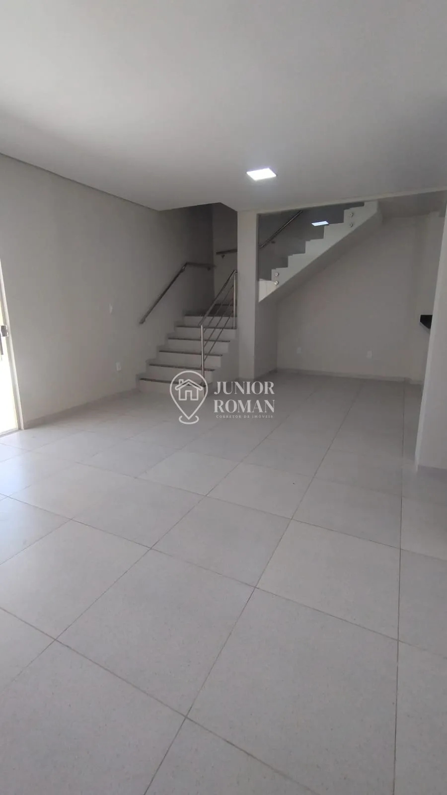 Imagem AMPLO SOBRADO 4 DORM 1 SUITE AREA DE LAZER COM CHURRASQUEIRA NO BAIRRO SANTA LUZIA - BARREIRAS/BA