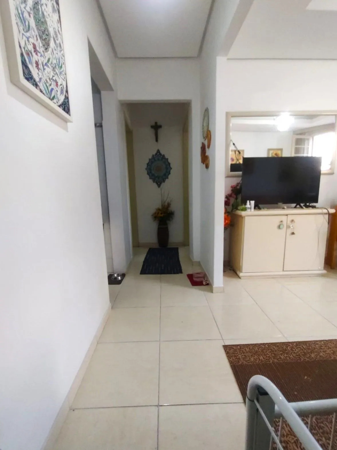 Imagem Apartamento 2 dormitórios semimobiliado próximo do Colégio Rosário