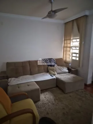 Imagem Casa à venda no Bairro Olinda, Uberaba com 6 dormitórios e suíte!