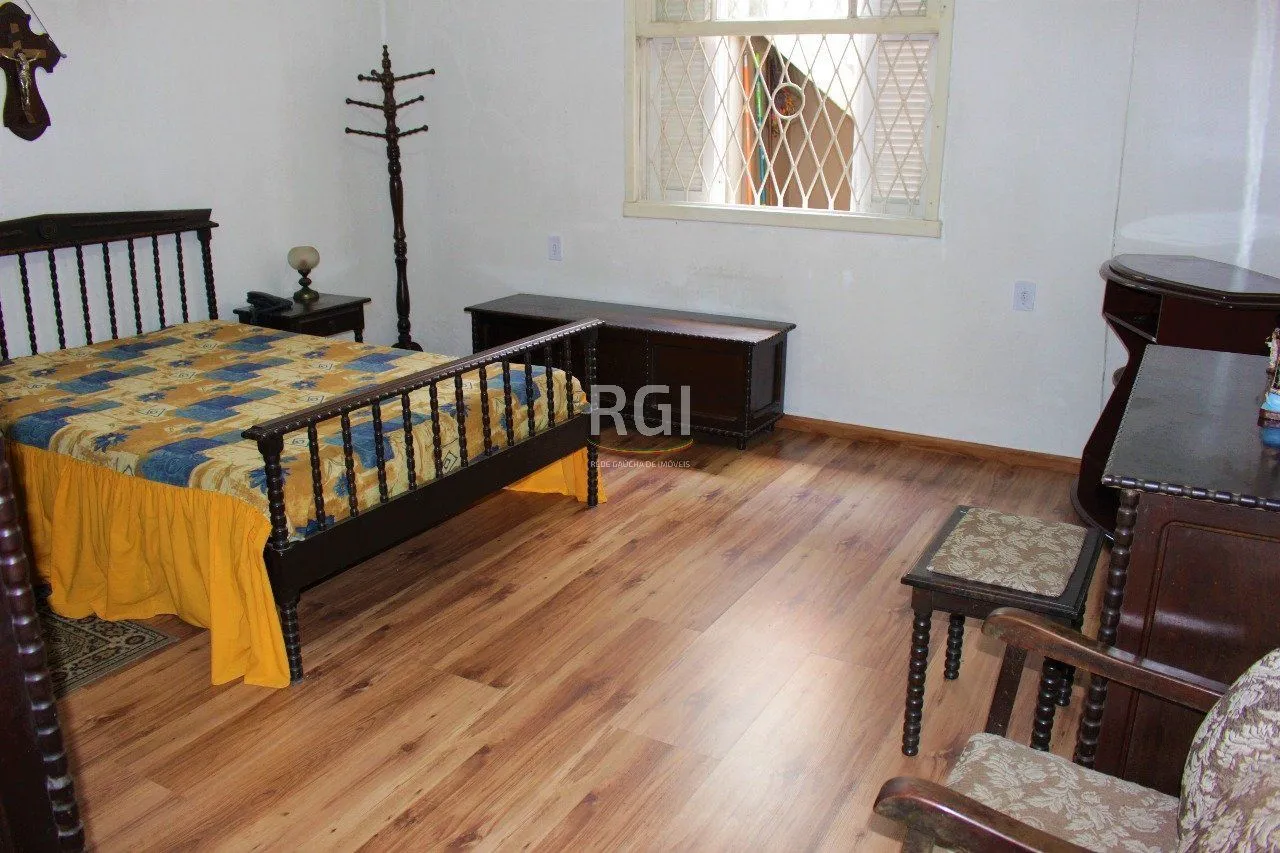 Imagem Casa para Venda - 208m², 3 dormitórios, 1 vaga - Partenon