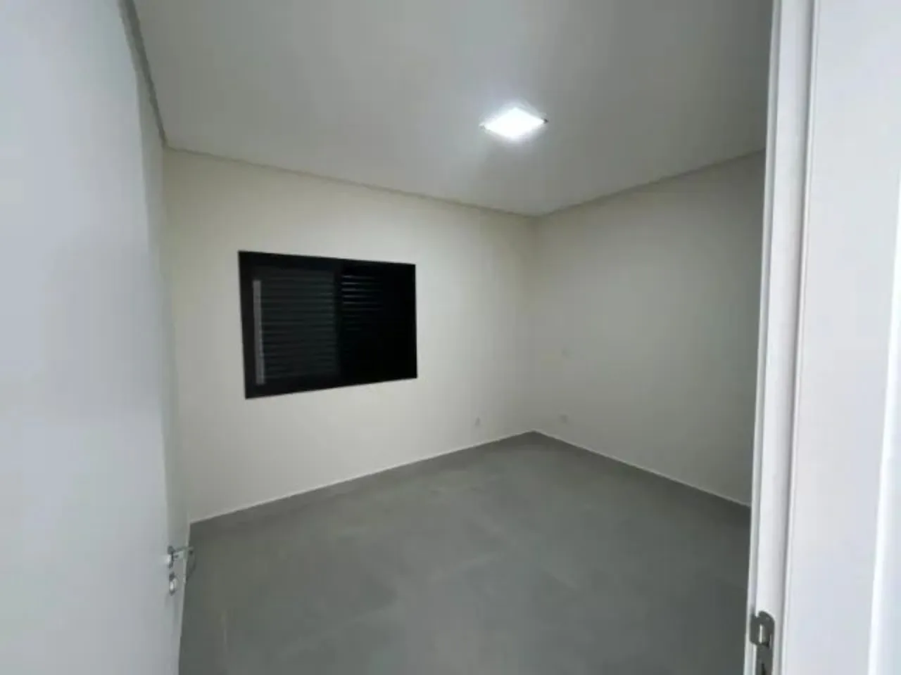 Imagem Casa de alto padrão no Condomínio Residencial Jardim em Sorocaba: 3 quartos, 1 suíte, 2 salas, 2 banheiros, 2 vagas de garagem, 118,23m².