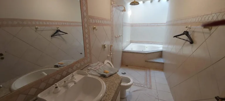 Imagem Excelente imóvel comercial com 3 vagas de recuo , 6 salas sendo com moveis embutidos de excelente q...