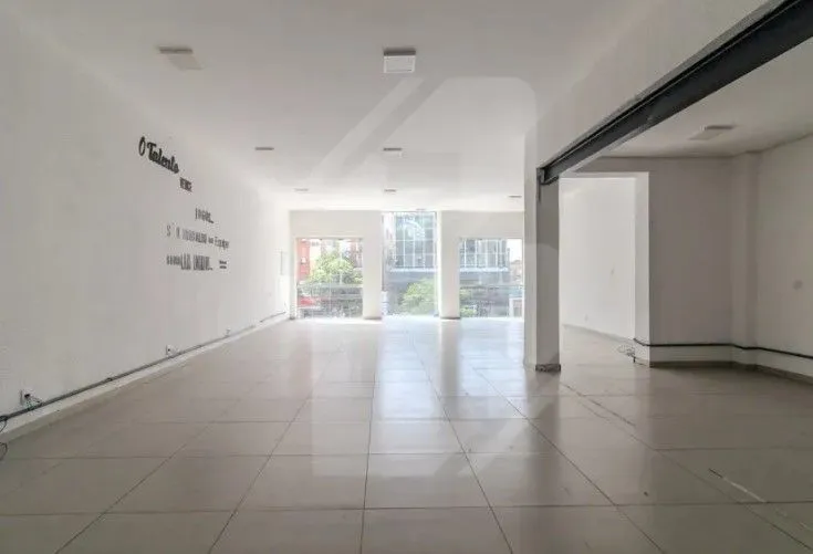 Imagem MÁFFER IMÓVEIS ALUGA - AMPLO PRÉDIO COMERCIAL COM 2 PAVIMENTOS Bairro Floresta - Porto Alegre Excelente prédio comercial, próximo ao shopping Total