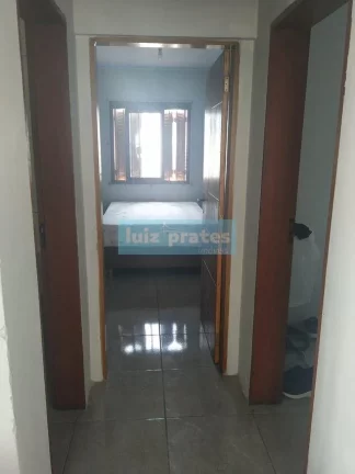 Imagem Ótima casa térrea, pátio grande, toda murada, portão acionamento eletrônico
