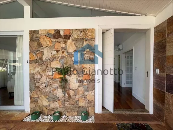 Imagem Mansão Espetacular no Centro da Granja Viana