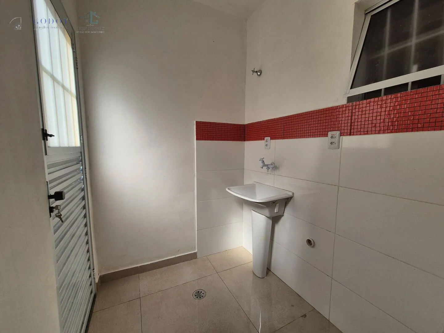 Imagem Casa Térrea com 3 Dormitórios sendo 1 suite em Condomínio Fechado
