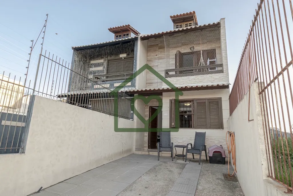 Gostaria de apresentar uma excelente oportunidade de imóvel: uma casa estilo sobrado com 92 m² de ...