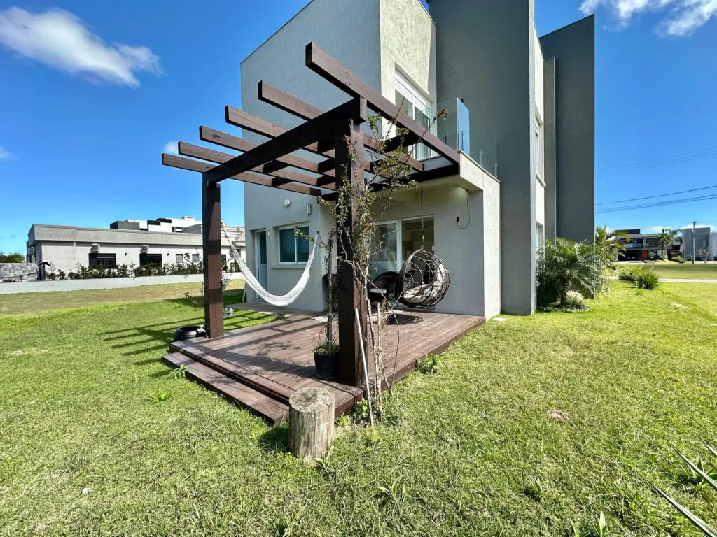 Imagem Casa em Condominio 3 Dormitórios - Bairro Dubai
