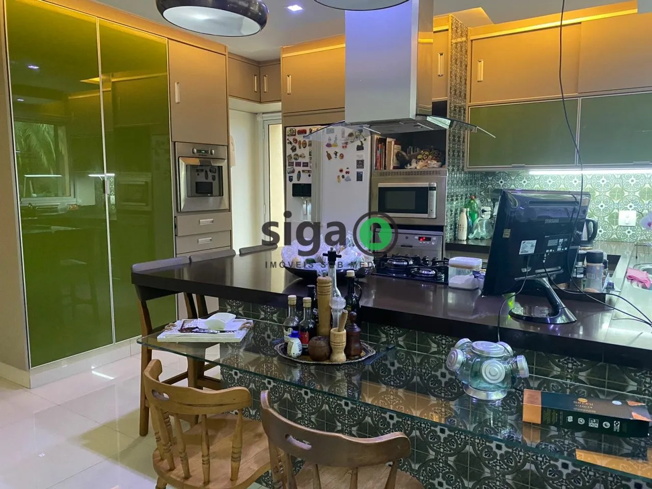 Imagem Exclusividade e Elegância no Condomínio Granja do Morumbi Casa de 4 Suítes à Venda