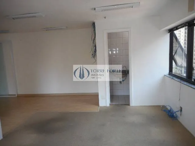 Imagem Ampla sala comercial com 86 m² em Indianópolis, 600 metros Metrô Moema