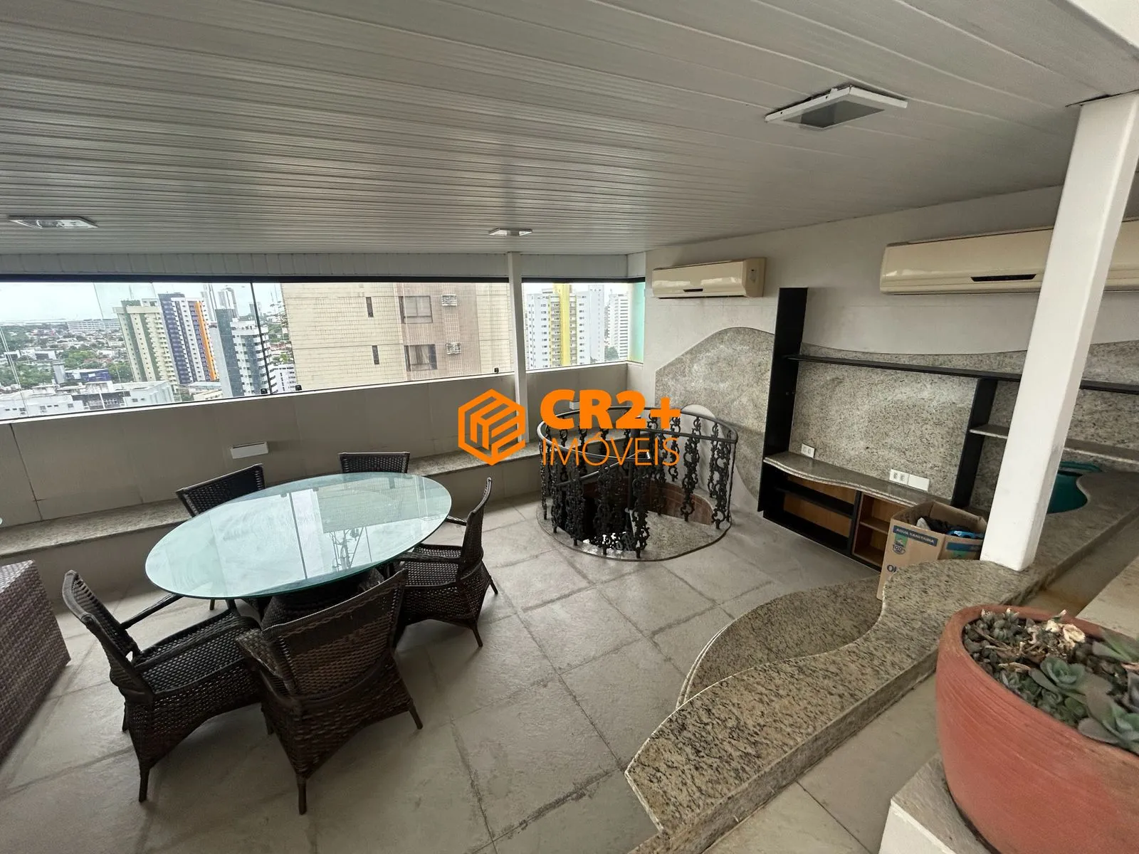 Imagem Vendo Luxuosa Cobertura Triplex 475m² | Privacidade e Conforto no Espinheiro