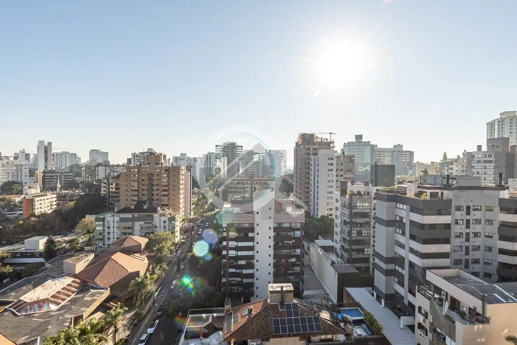 Apartamento de andar inteiro no 14º andar, com vista definida para toda cidade. São 317m², 3 suí...