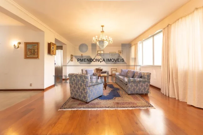 Imagem Belíssimo apartamento, amplo e bem distribuído, totalmente reformado, living para 02 ambientes, te...