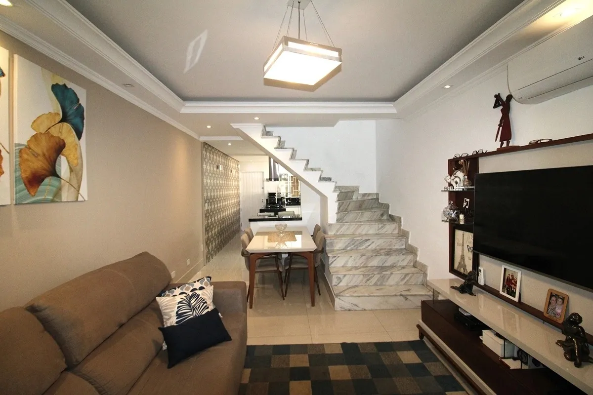 Imagem Casa à Venda - Recém-Reformada e Completa