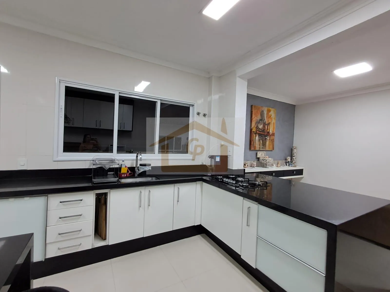 Imagem 3 amplas suítes repleta de armários, sendo duas avarandadas com vista espetacular, 4 vagas