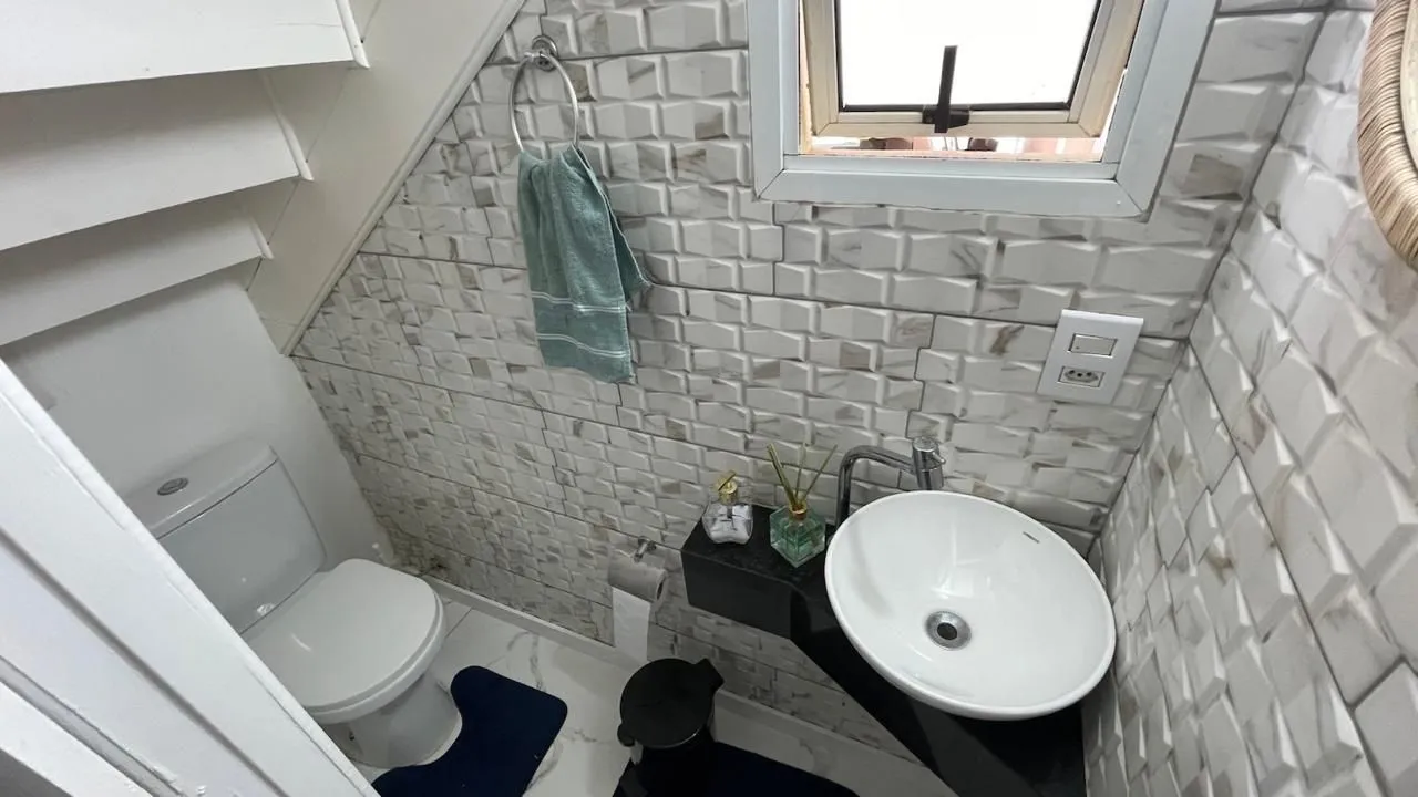 Imagem Casa com 3 dormitórios no bairro Humaitá