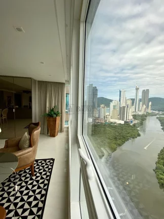 Imagem Apartamento alto padrão com vista panorâmica em Balneário Camboriú.
