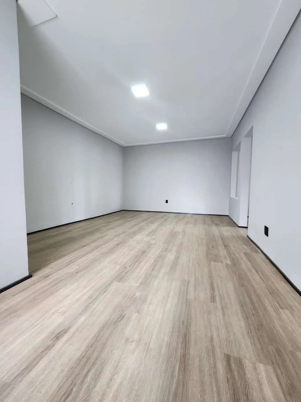 Imagem Sala comercial à venda em Caxias do Sul, São Pelegrino, com 2 quartos, 61.15m2