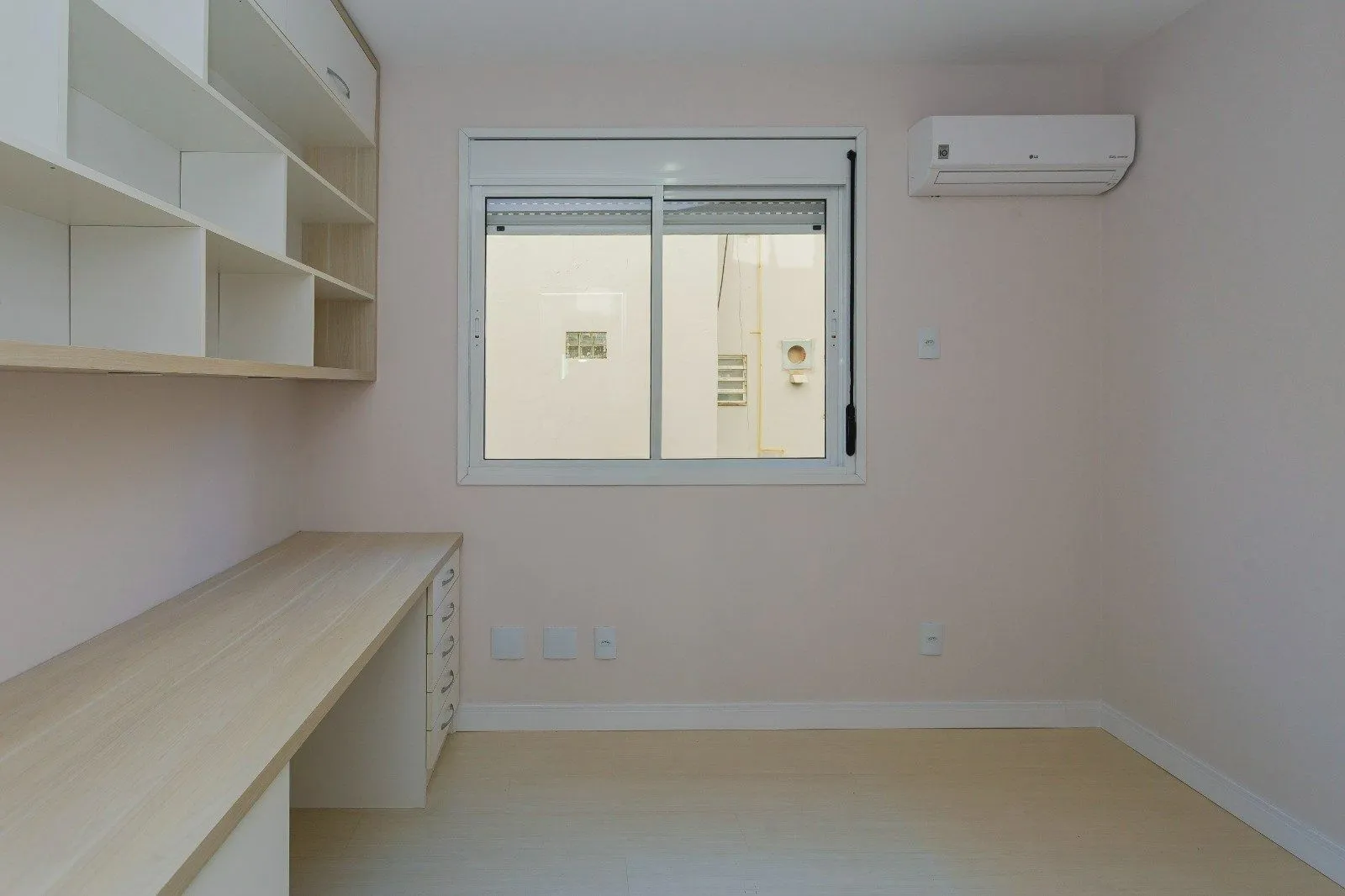 Imagem Apartamento 100% Reformado com 3 Dormitórios e Churrasqueira