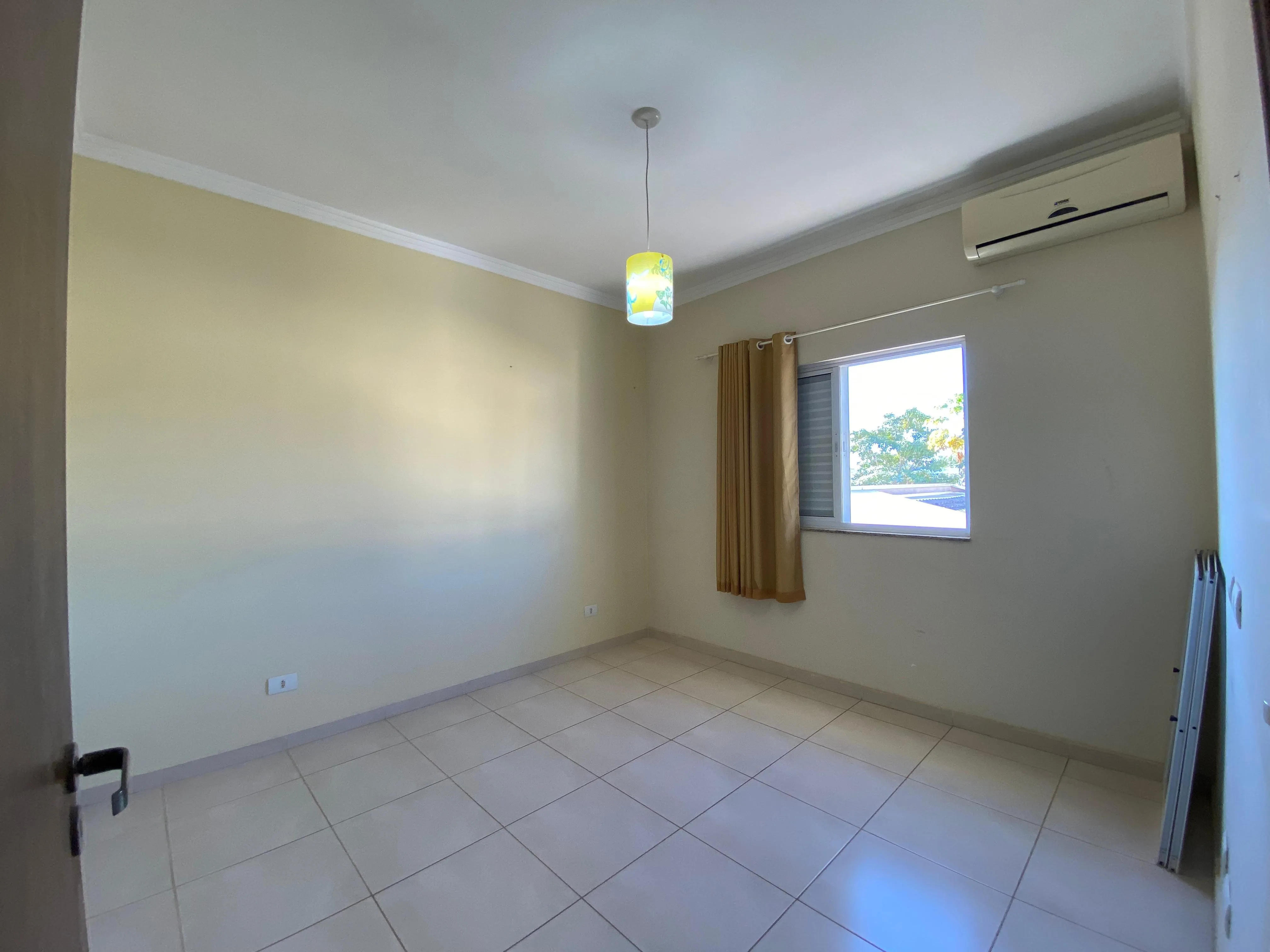 Imagem Excelente Oportunidade, Casa de 347M² de 3 Dormitórios sendo 1 Suíte Master à 10min. do Parque Campolim
