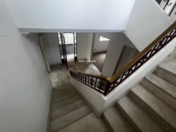 Imagem Casa Comercial de Alto Padrão no Jardim Europa, São Paulo-SP: 14 Salas, 9 Banheiros, 10 Vagas de Garagem, 600m².
